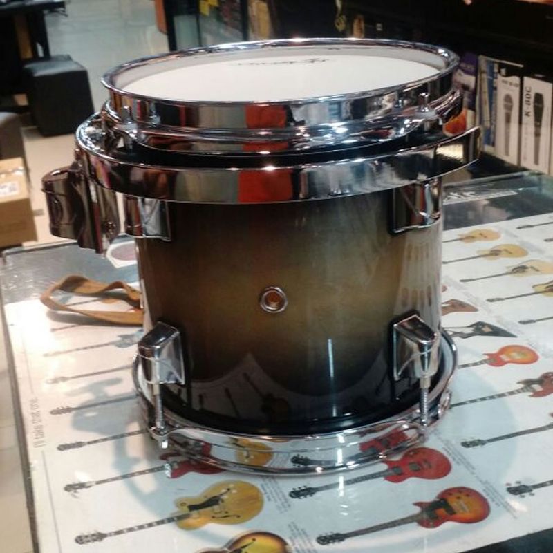 tom-8-taye-black-burst