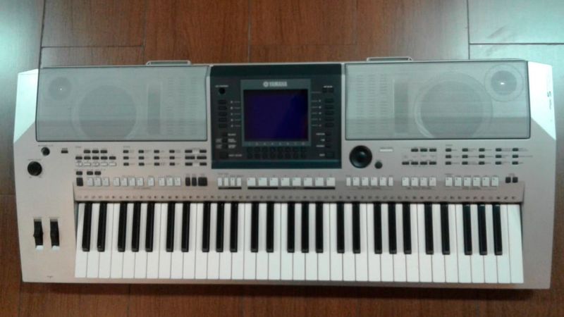 Teclado musical yamaha psr s700