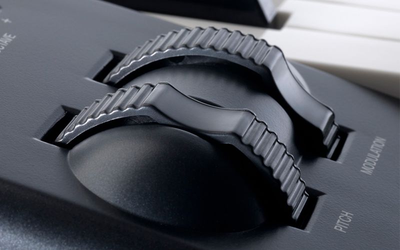 Controlador-Alesis-Q88-com-teclas-de-piano-MIDIUSB
