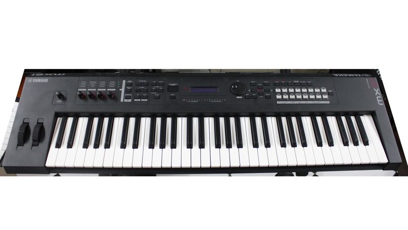 YAMAHA-MX-61-USADO