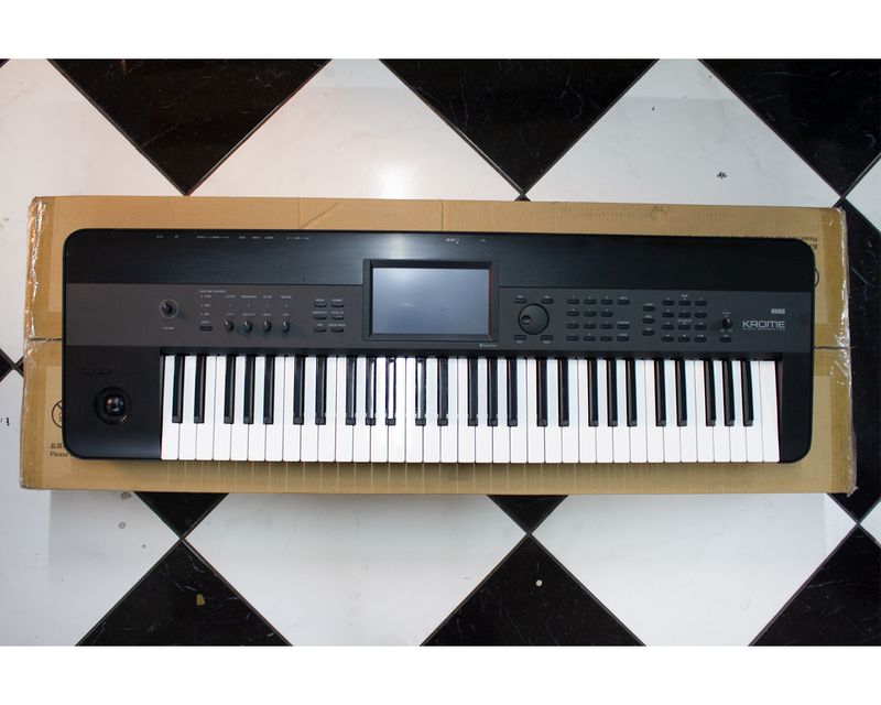 TECLADO-KORG-KROME-61-TECLAS-USADO