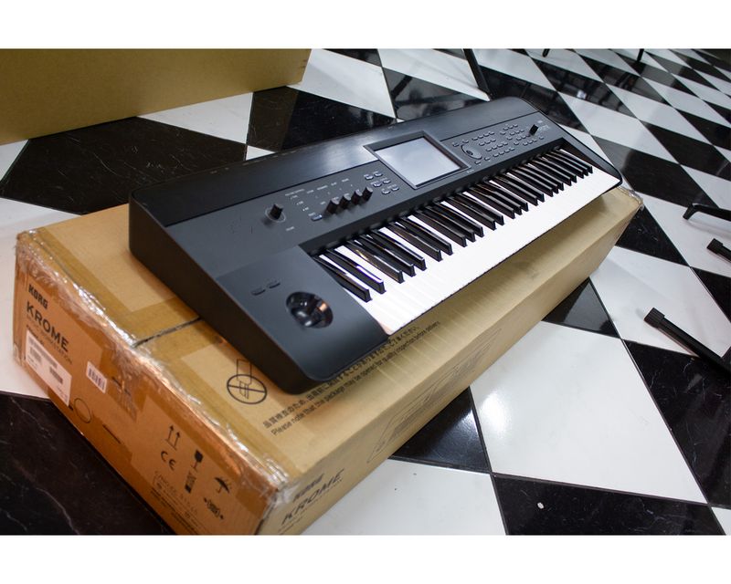 TECLADO-KORG-KROME-61-TECLAS-U