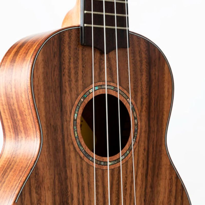 KIT-UKULELE-SOPRANO-KALANI-KAL-420-SK-MAORI-COM-BAG-AFINADOR-PALHETAS-E-CAPOTRASTE-4