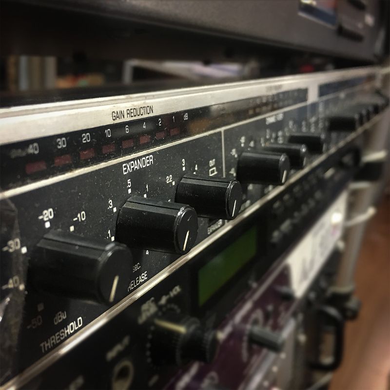 PROCESSADOR-DE-EFEITO-BEHRINGER-DENOISER-2000-USADO-1