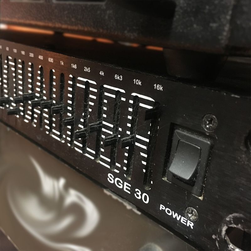 EQUALIZADOR-PA-AUDIO-SGE30-USADO-2