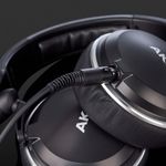 AKG-K182
