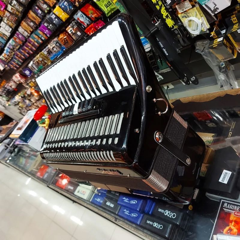 ACORDEON-TODESCHINE-120-BAIXOS-PRETA-COM-ESTOJO-SHOWROOM---Inativo
