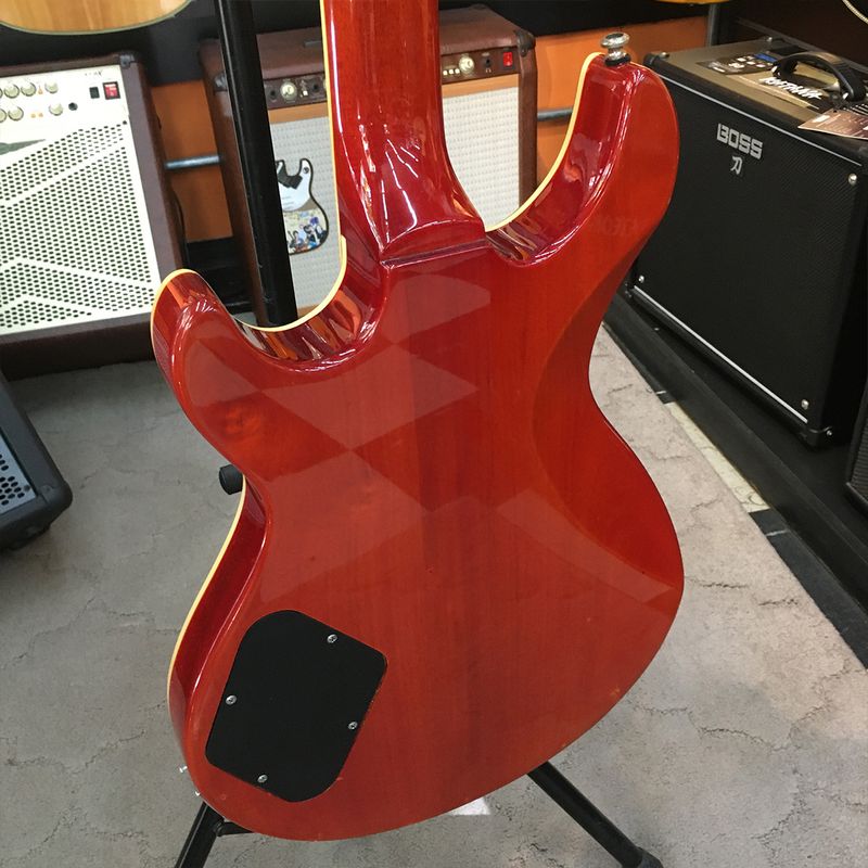 GUITARRA-CORT-M600-VERMELHA-SHOWROOM-3