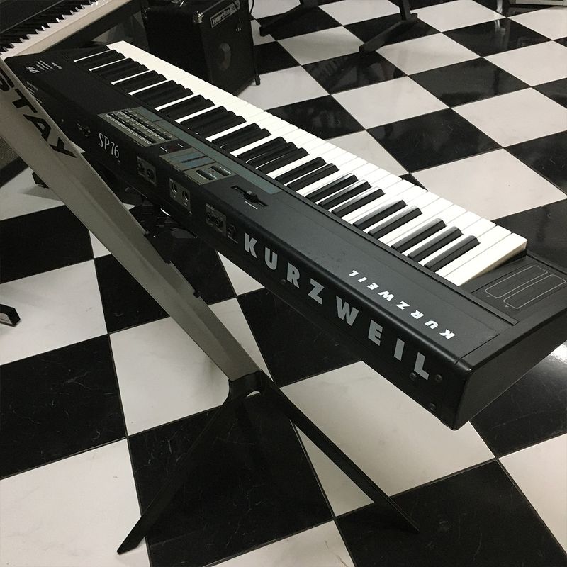 PIANO-KURZWEIL-SP-76-TECLAS-USADO-4