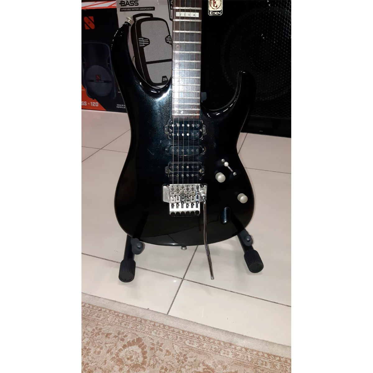GUITARRA CORT VIVA PRETA COM MICRO AFINAÇÃO USADO