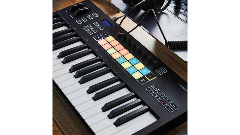 TECLADO CONTROLADOR LAUNCHKEY 37 MK3 NOVATION - TECLADO