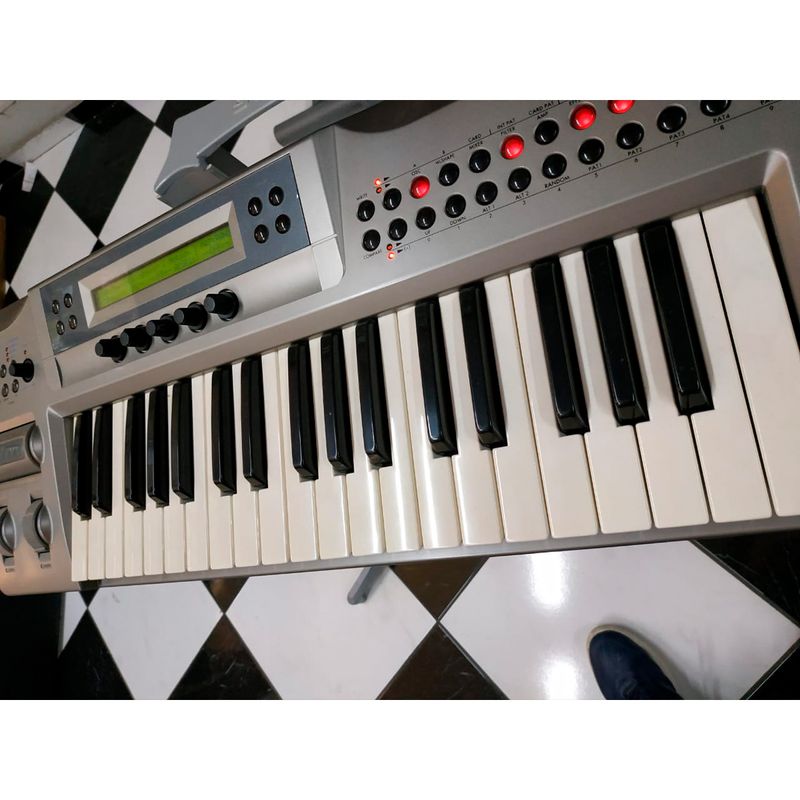 SINTETIZADOR-KORG-PROPHECY-USADO-2
