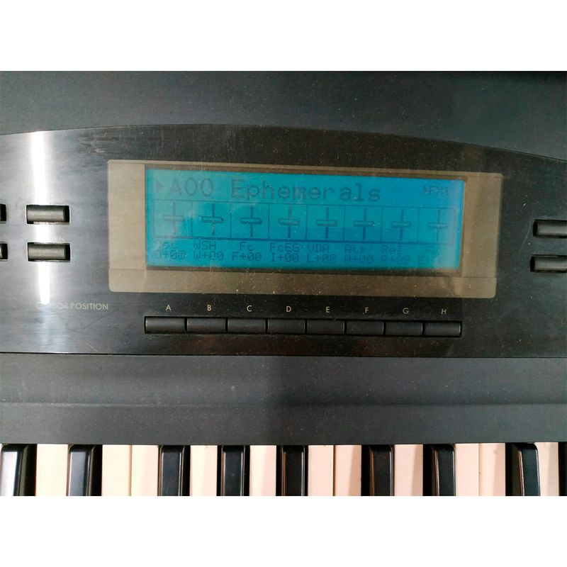 TECLADO-KORG-01-W-BK-USADO