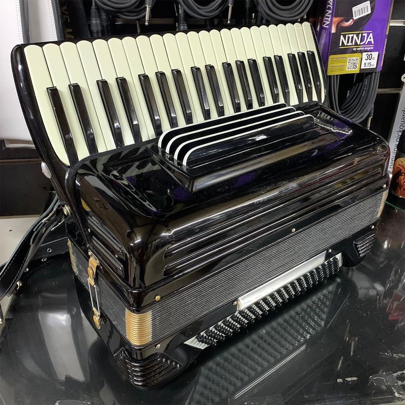 ACORDEON-CRUCIANELLI-120BX-PRETO-USADA-ok