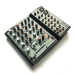 Mesa-Behringer-Xenyx-1002FX-Fonte-220w-Showroom-7