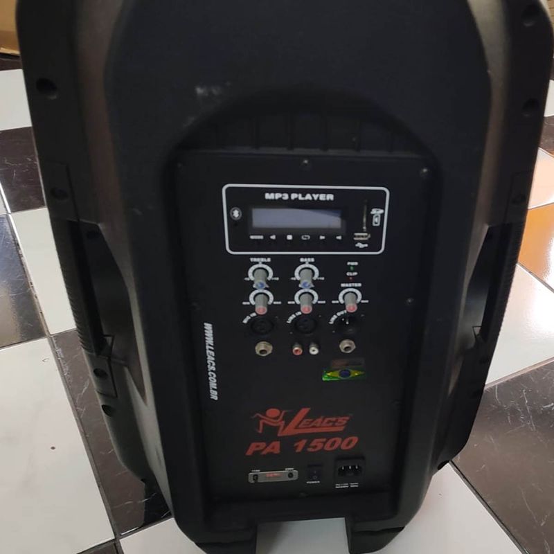 Caixa-ativa-Leacs-PA1500-frontal-falante-de-15-250-wattsr