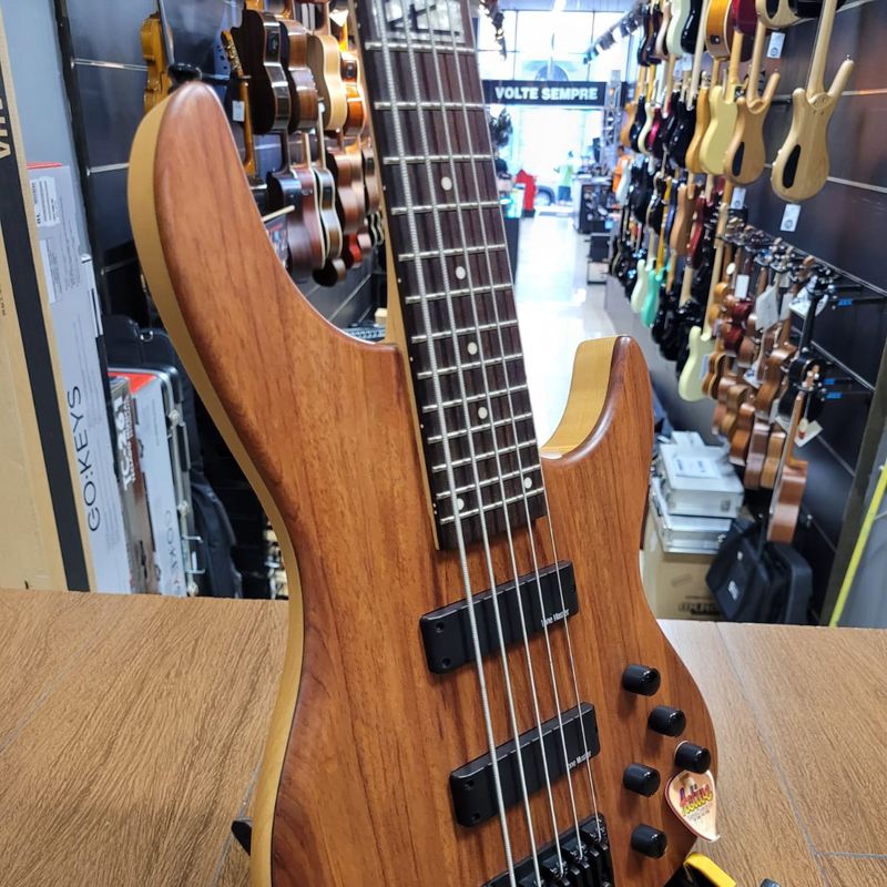 BAIXO-CONDOR-FA5FDB-FELIPE-ANDREOLI-SIGNATURE-NATURAL-32323232