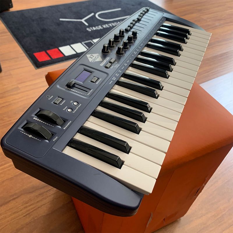 TECLADO CONTROLADOR MIDIPLUS ORIGIN 37 USADO