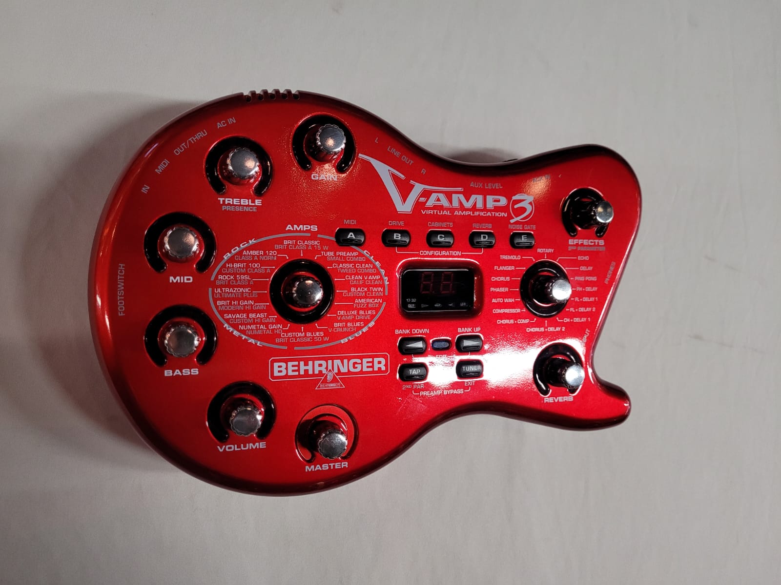 PEDALEIRA BEHRINGER V AMP 3 VERMELHO USADO