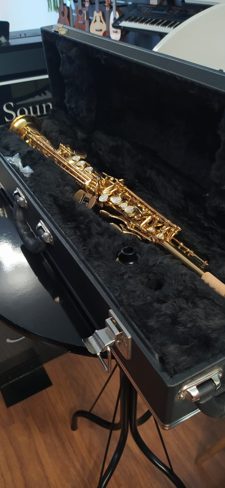 SAX SOPRANO YAMAHA YSS475 BB LAQUEADO A OURO C/TUDEL RETO FIXO 1 USADO